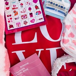 ♥️ LOVE♥️ 7PC Women’s Curated Valentines Day Gift Box